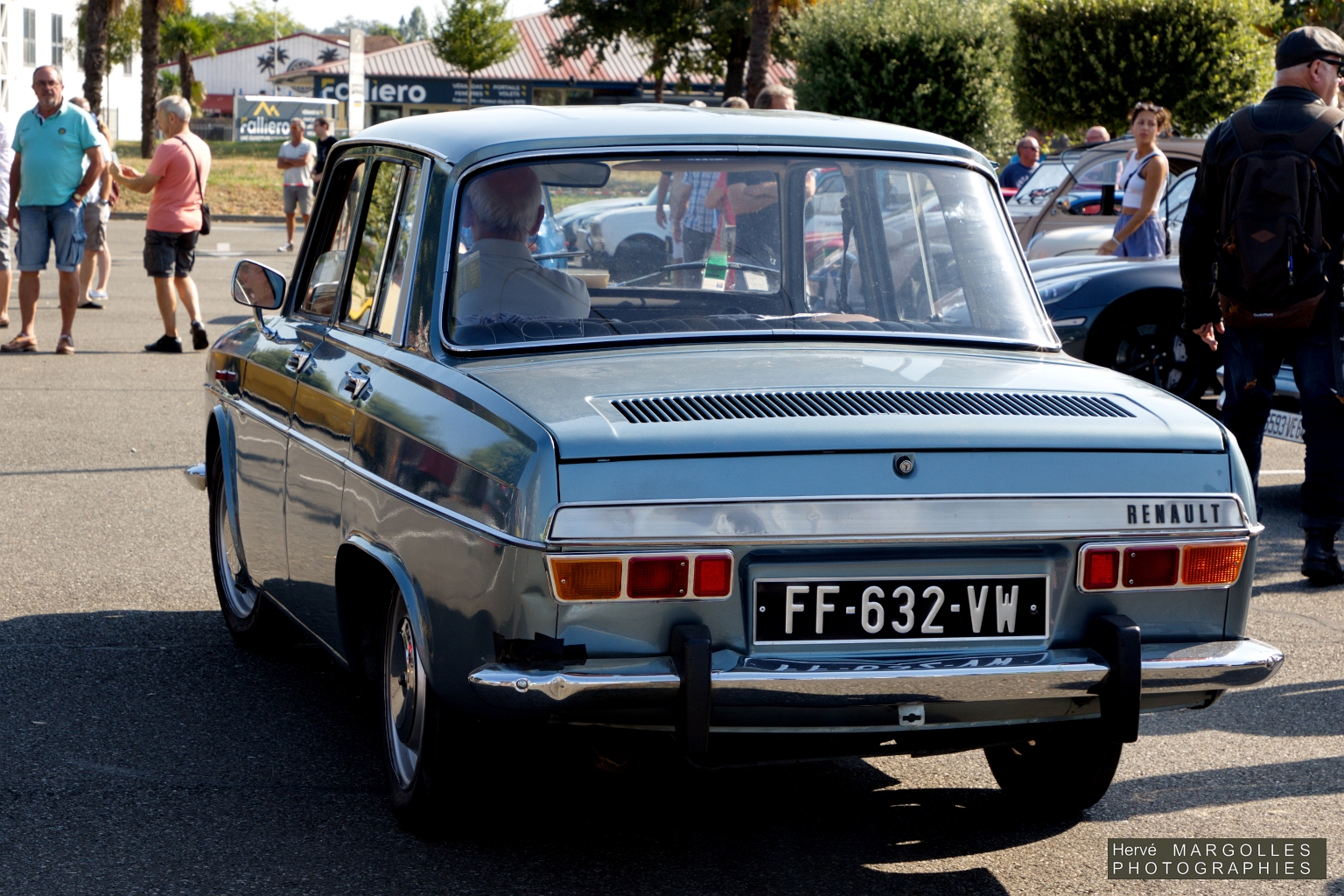 RENAULT 10 -01.jpg